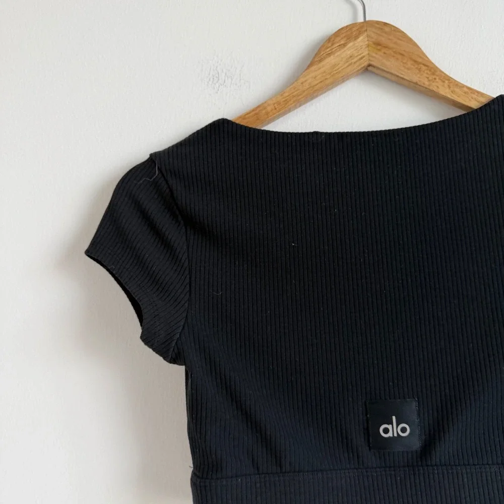 Alo Yoga Blissful Henley Black Crop Top Women's‎ Size Small